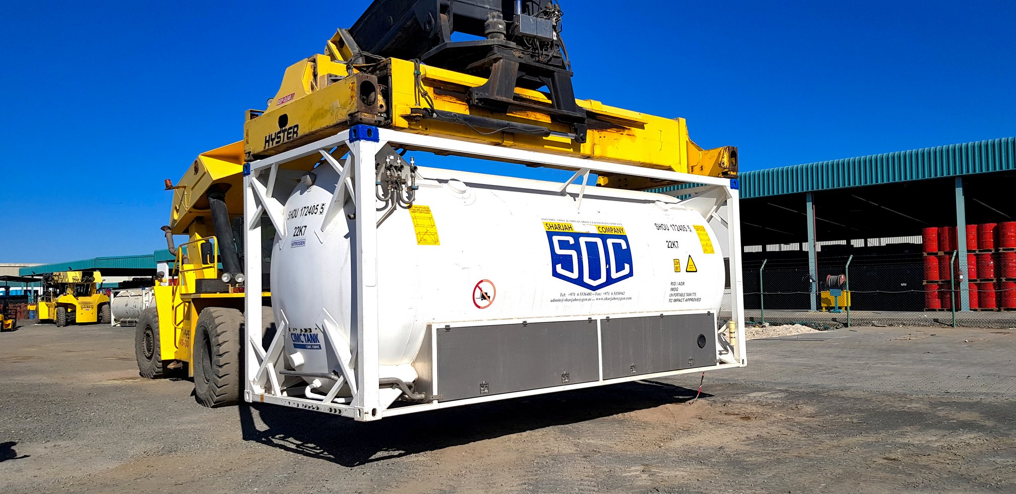 Hyster carrying ISO tank